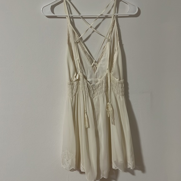 White beach summer romper - Picture 3 of 5